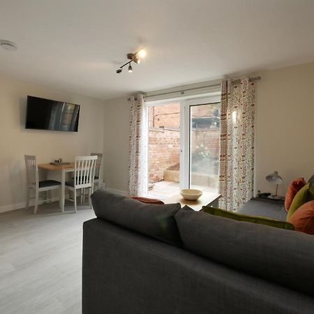 Crewe Short Lets 8 Victoria Court, Crewe Apartment Exterior photo