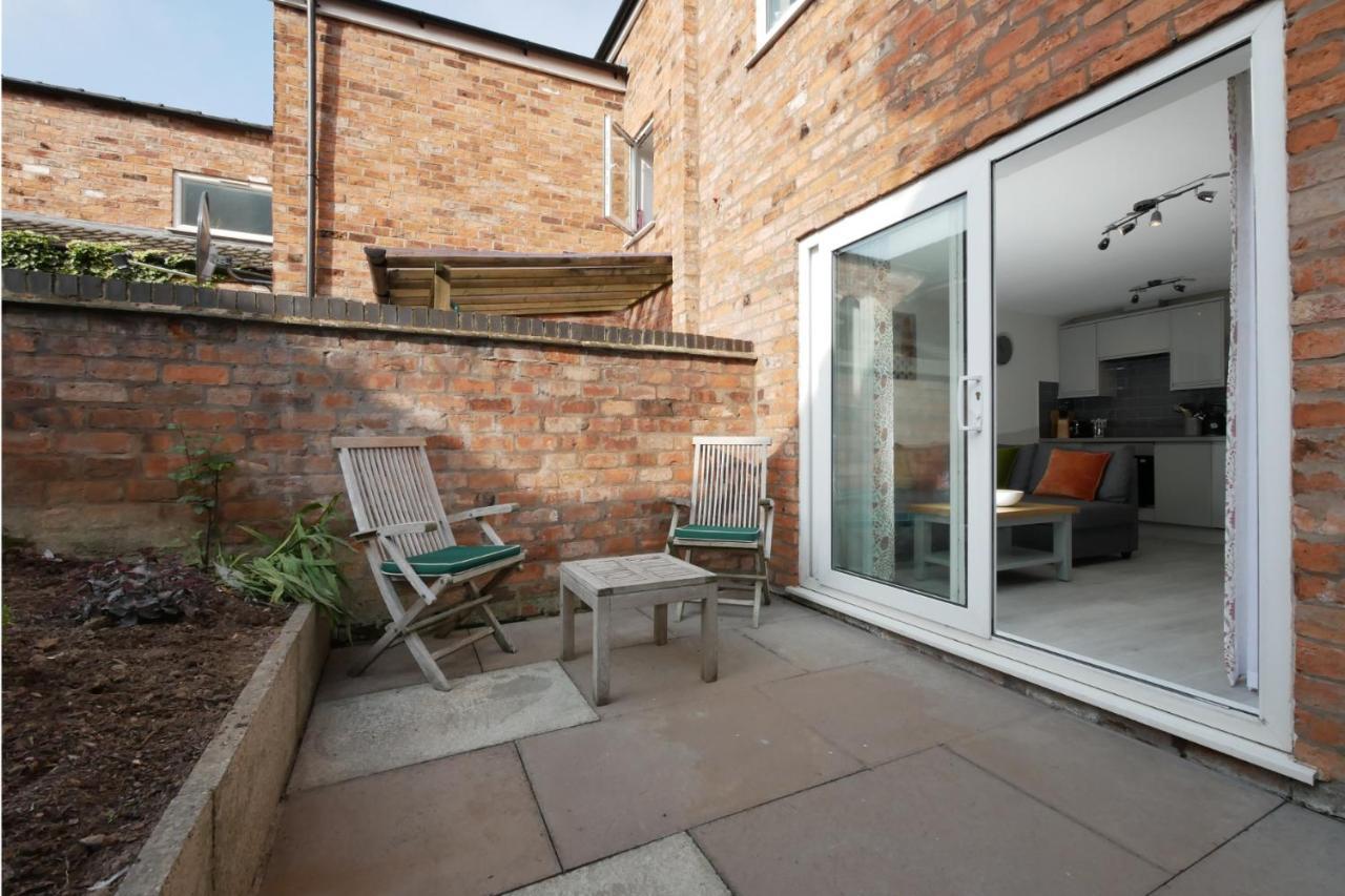 Crewe Short Lets 8 Victoria Court, Crewe Apartment Exterior photo